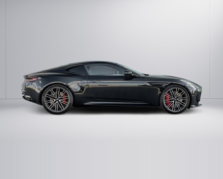 Aston Martin DB12 (2)