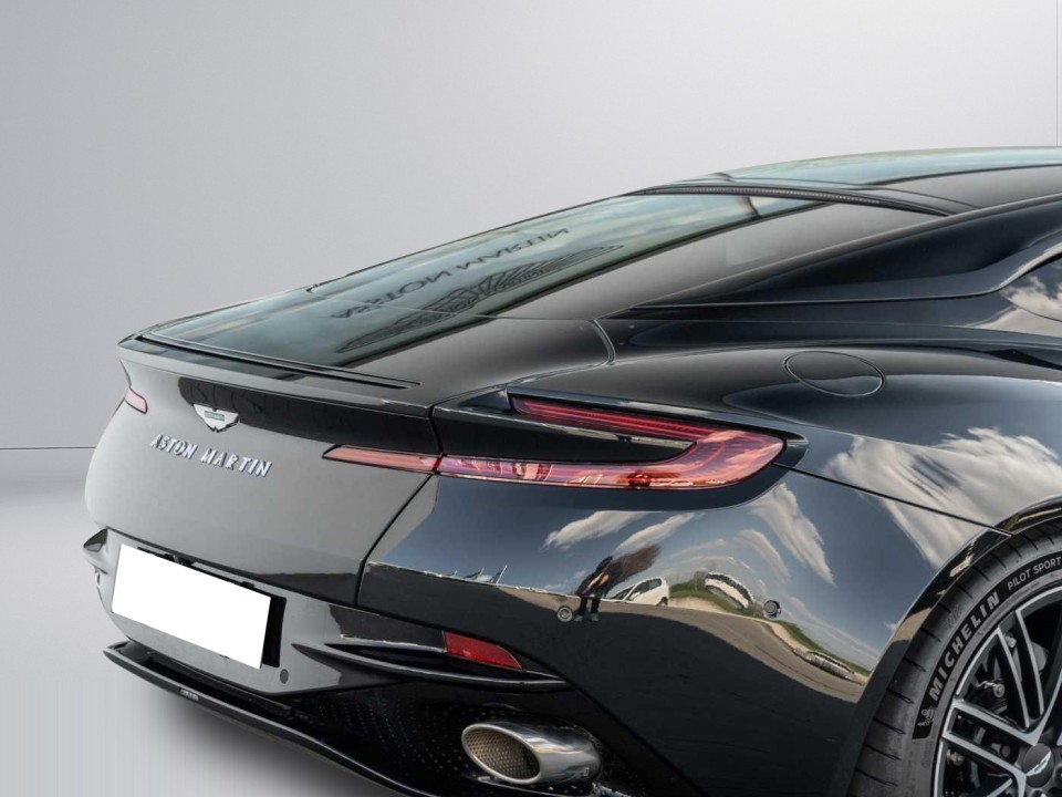 Aston Martin DB12 - foto 39