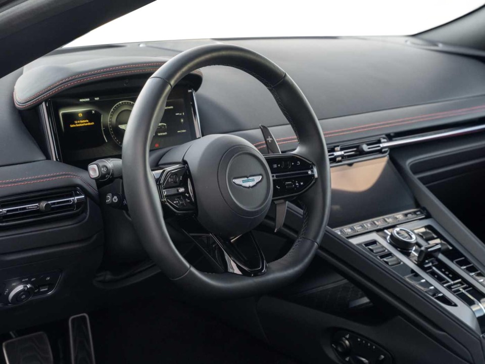 Aston Martin DB12 - foto 13