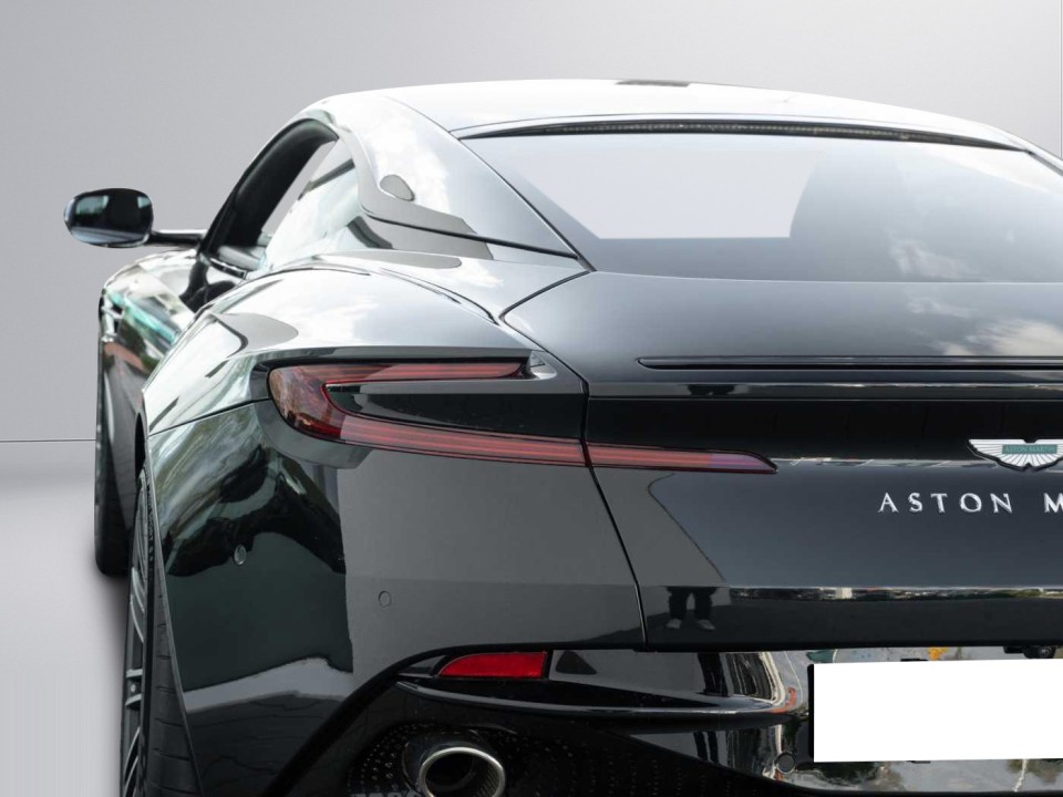 Aston Martin DB12 - foto 38