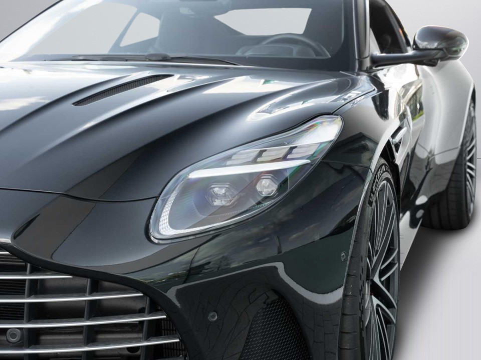 Aston Martin DB12 - foto 34