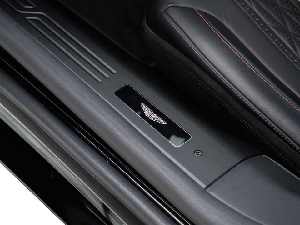 Aston Martin DB12 - foto 27