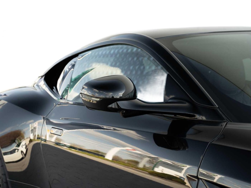 Aston Martin DB12 - foto 31