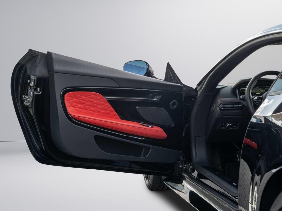 Aston Martin DB12 - foto 29