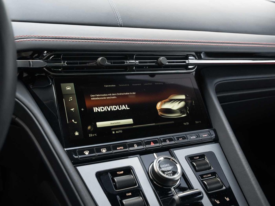 Aston Martin DB12 - foto 20