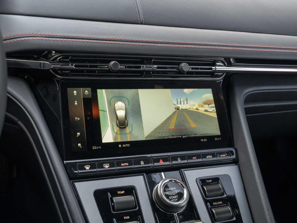 Aston Martin DB12 - foto 17