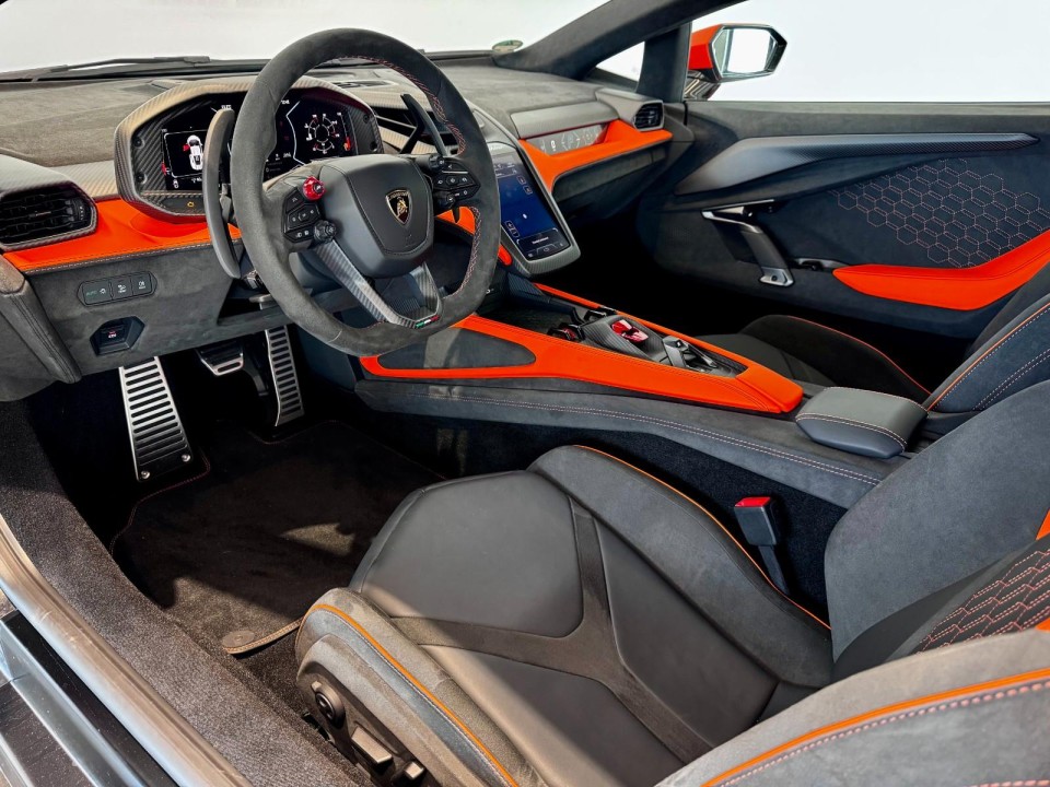 Lamborghini Revuelto - foto 13