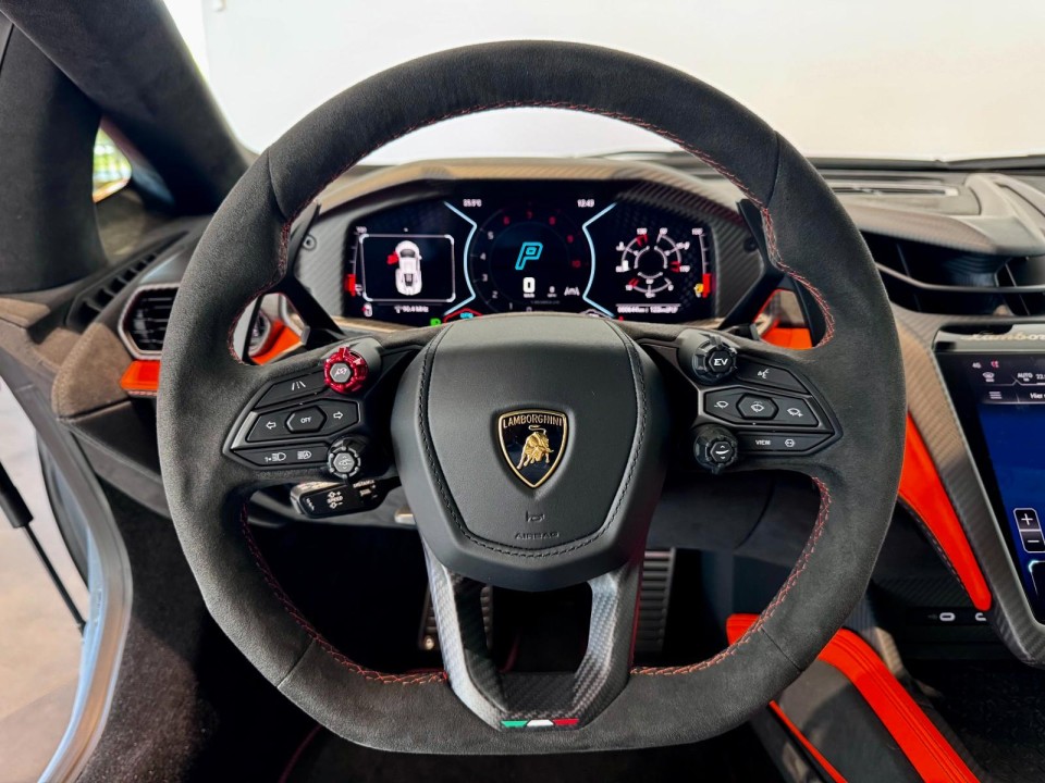 Lamborghini Revuelto - foto 14