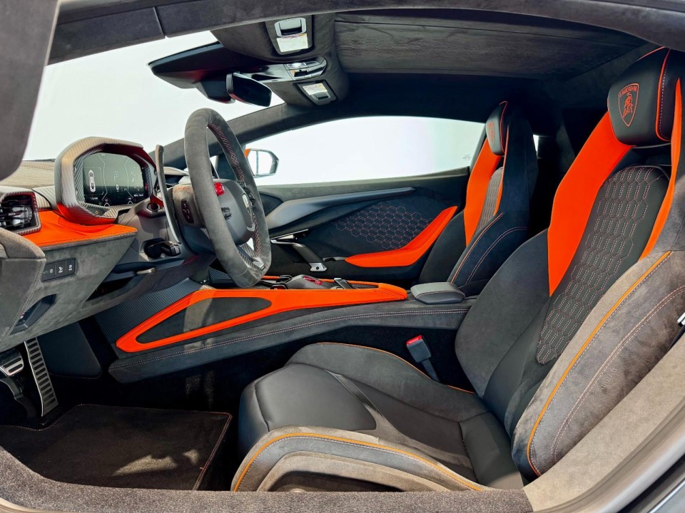 Lamborghini Revuelto - foto 12