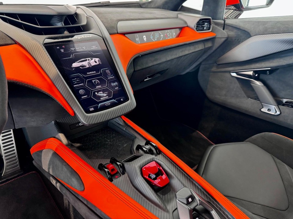 Lamborghini Revuelto - foto 15