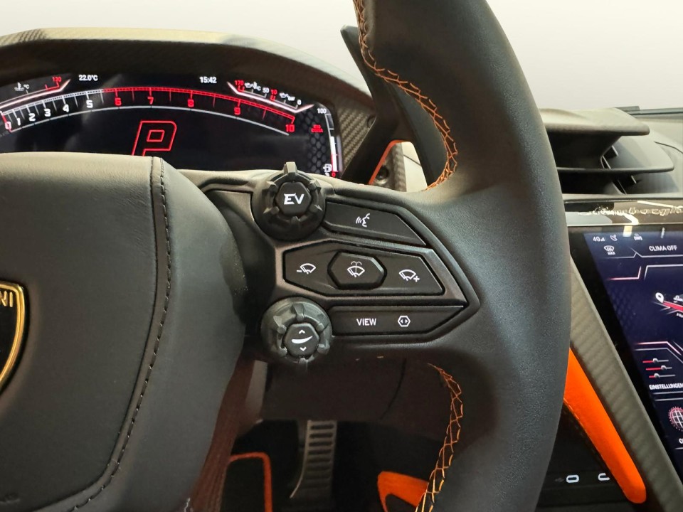 Lamborghini Revuelto - foto 11