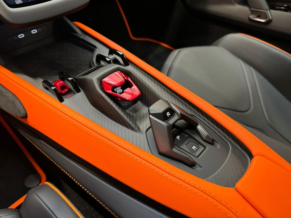 Lamborghini Revuelto - foto 12