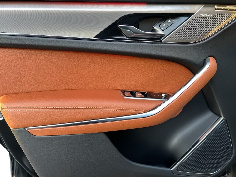 Jaguar F-Pace D200 AWD R-Dynamic - foto 16