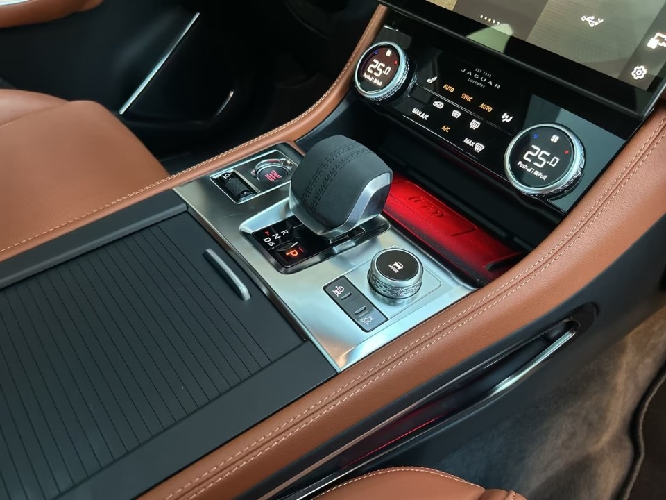 Jaguar F-Pace D200 AWD R-Dynamic - foto 10