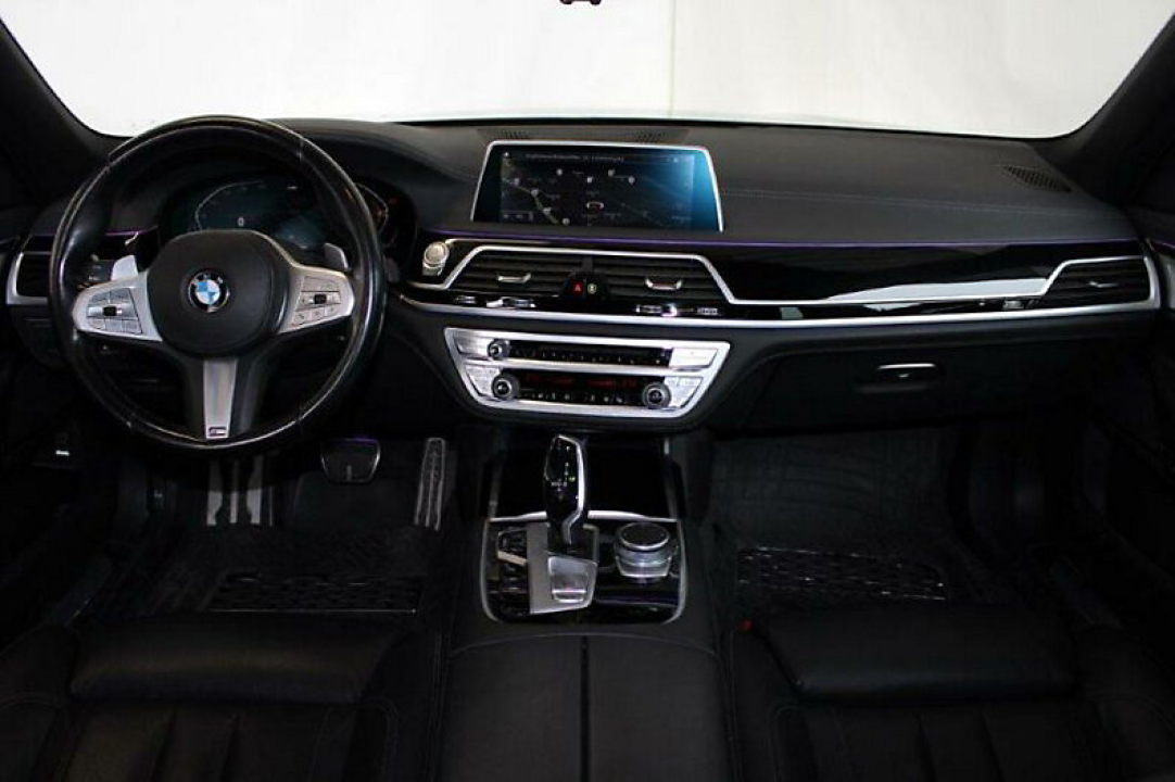 BMW Seria 7 730d xDrive M-Sport (4)