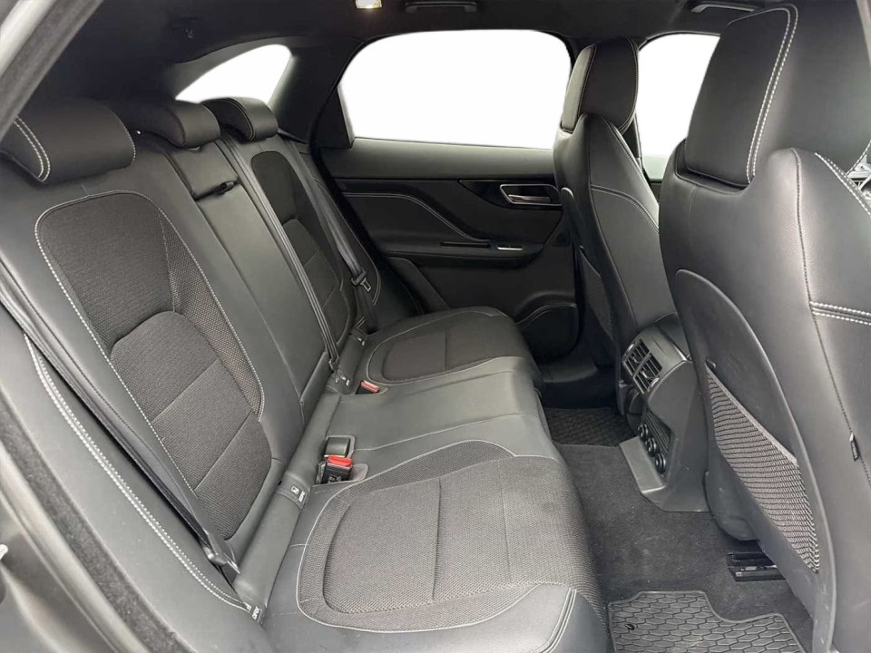 Jaguar F-Pace P300 R-Dynamic - foto 8