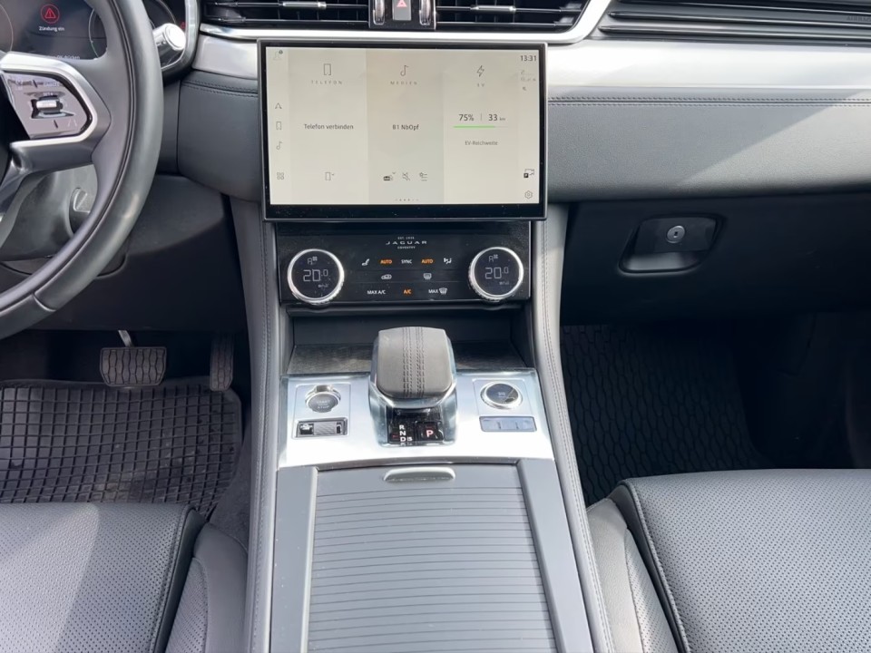 Jaguar F-Pace P400e - foto 10