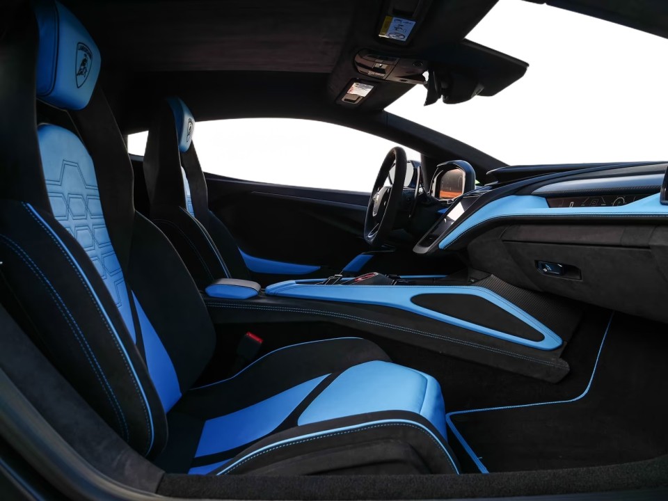 Lamborghini Revuelto - foto 11