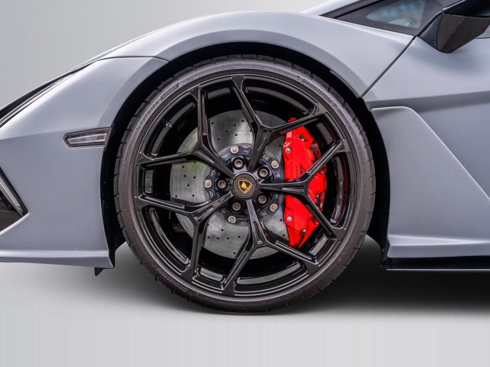 Lamborghini Revuelto - foto 25
