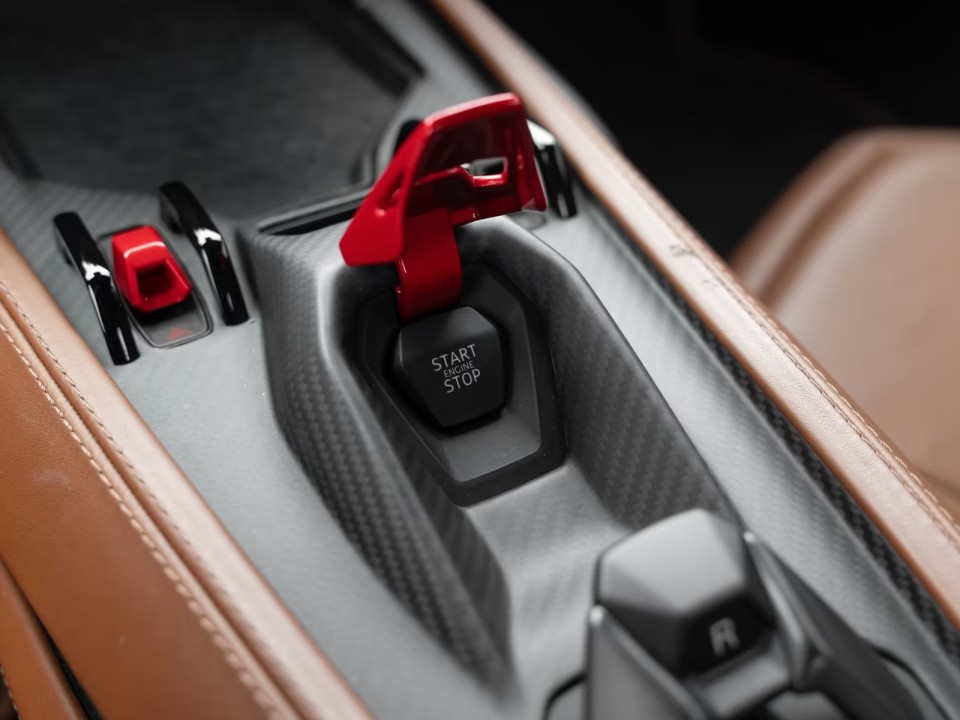 Lamborghini Revuelto - foto 17