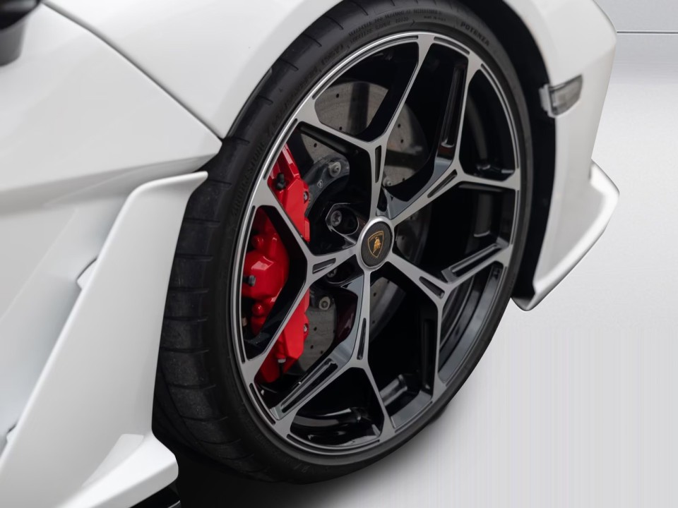Lamborghini Revuelto - foto 35