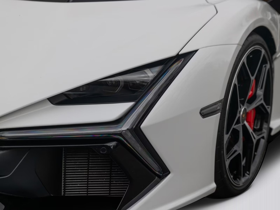 Lamborghini Revuelto - foto 32