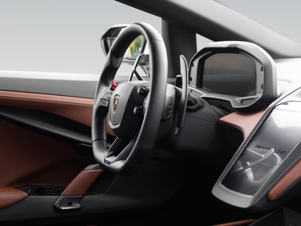 Lamborghini Revuelto - foto 12