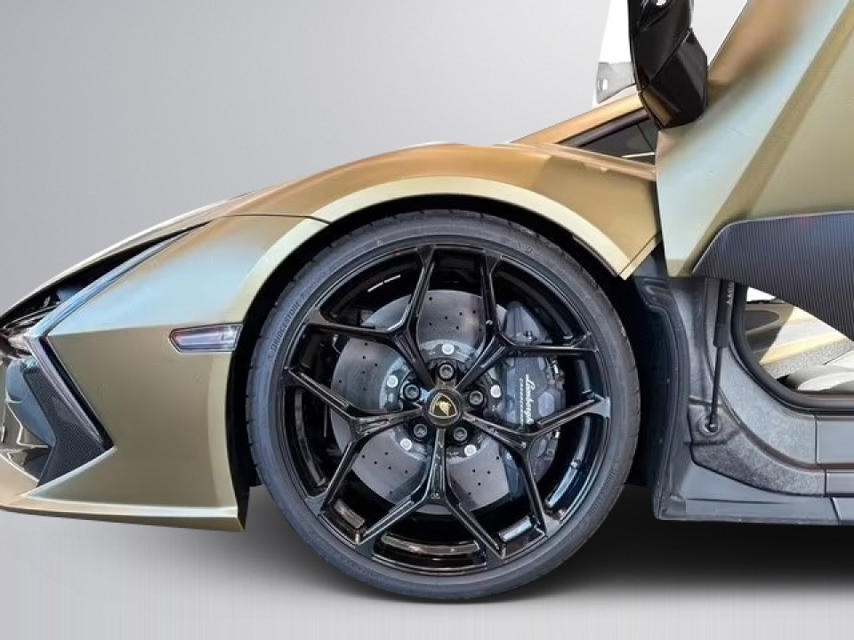 Lamborghini Revuelto - foto 14