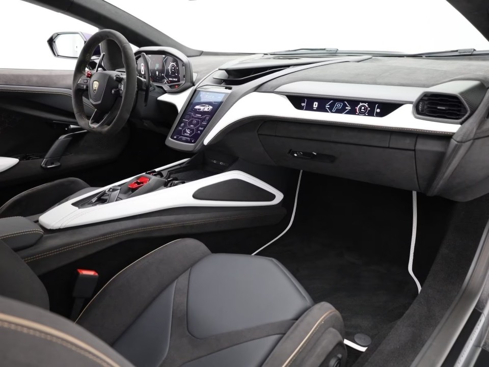 Lamborghini Revuelto - foto 10
