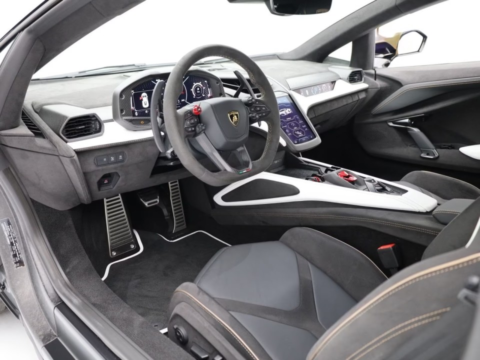 Lamborghini Revuelto - foto 9