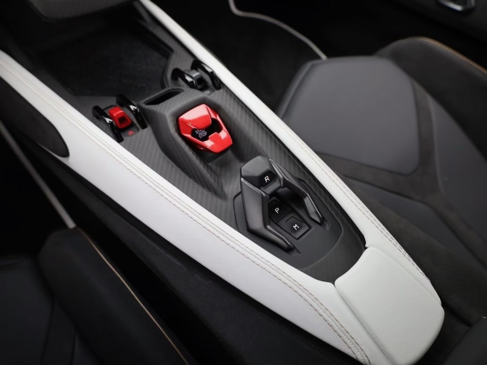 Lamborghini Revuelto - foto 13