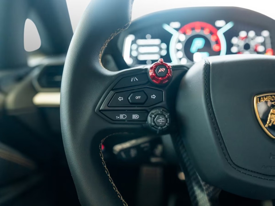 Lamborghini Revuelto - foto 12