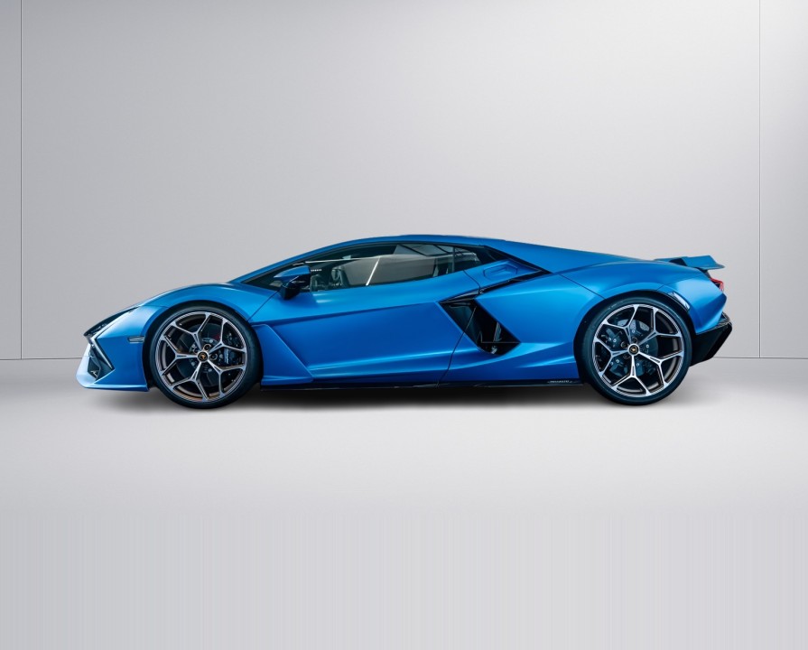 Lamborghini Revuelto (2)