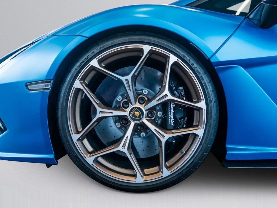 Lamborghini Revuelto - foto 28