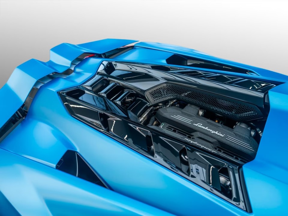 Lamborghini Revuelto - foto 23