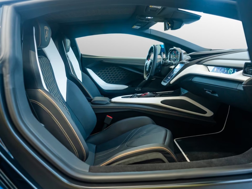 Lamborghini Revuelto - foto 11