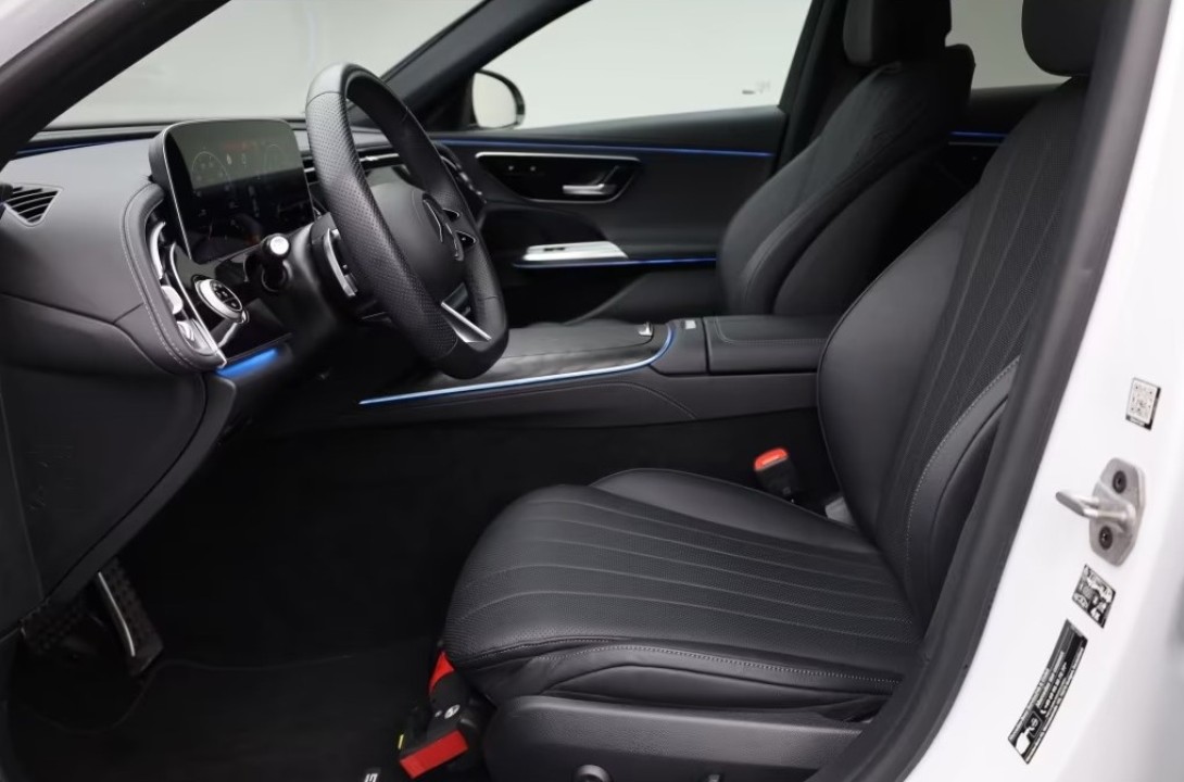 Mercedes-Benz E 220d AMG Line - foto 11