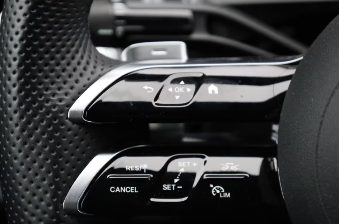 Mercedes-Benz E 220d AMG Line - foto 13