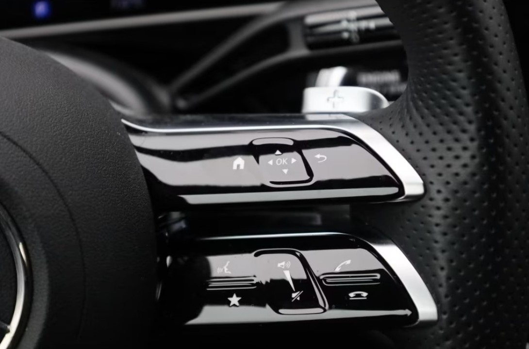 Mercedes-Benz E 220d AMG Line - foto 14