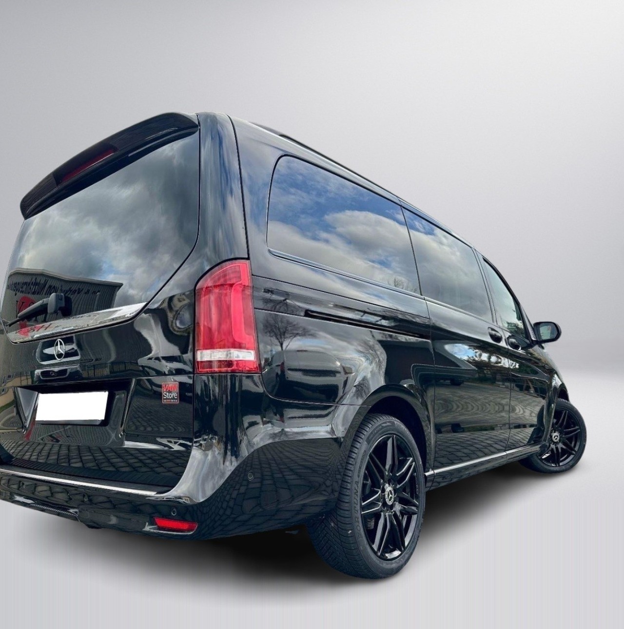 Mercedes-Benz V 250d Long AMG Line (5)