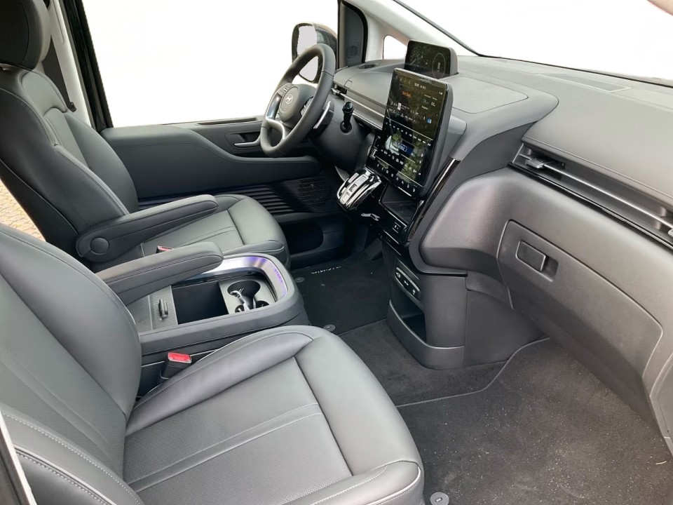 Hyundai Staria Signature HEV - foto 8