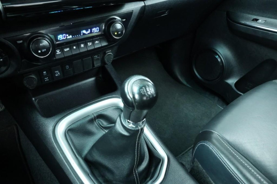 Toyota Hilux 2.4D - foto 12