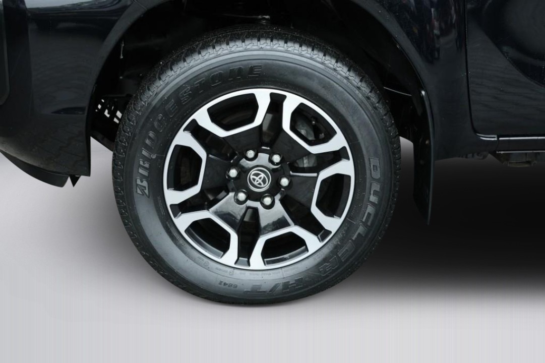 Toyota Hilux 2.4D - foto 13