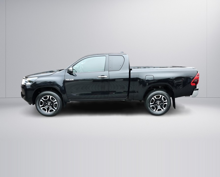 Toyota Hilux 2.4D (2)