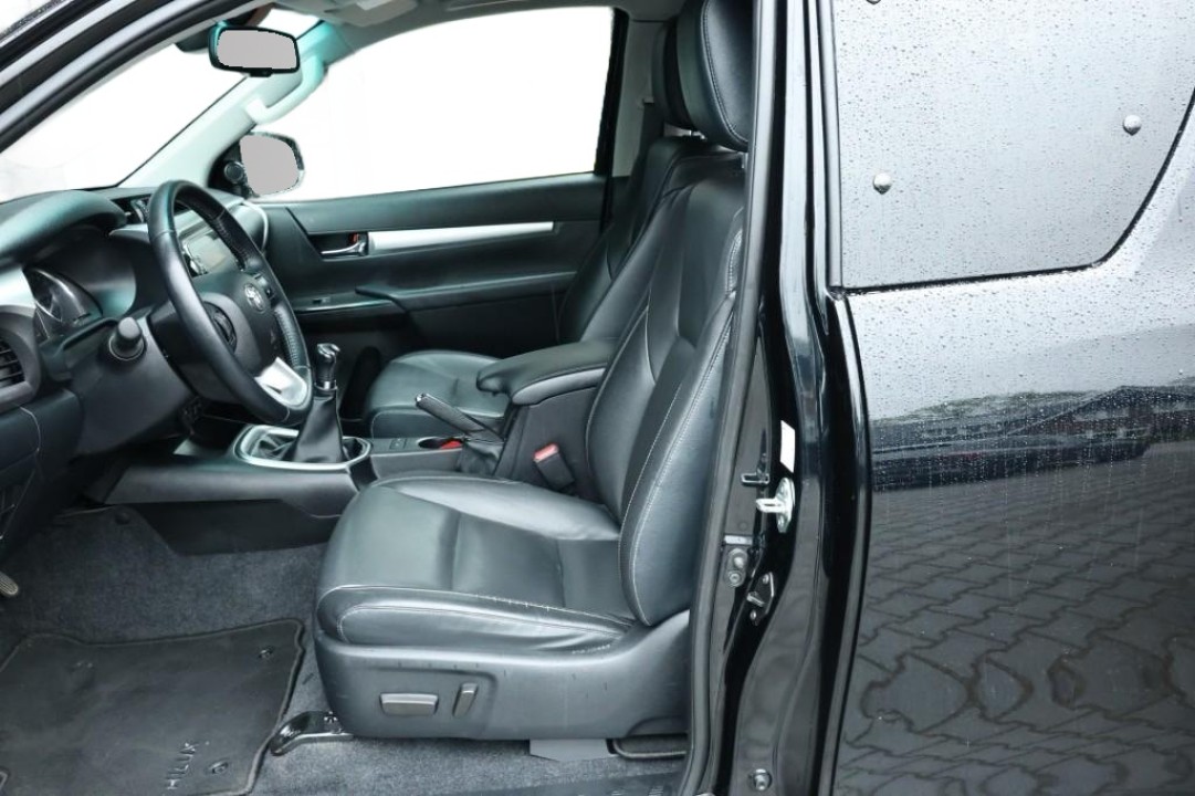 Toyota Hilux 2.4D - foto 7