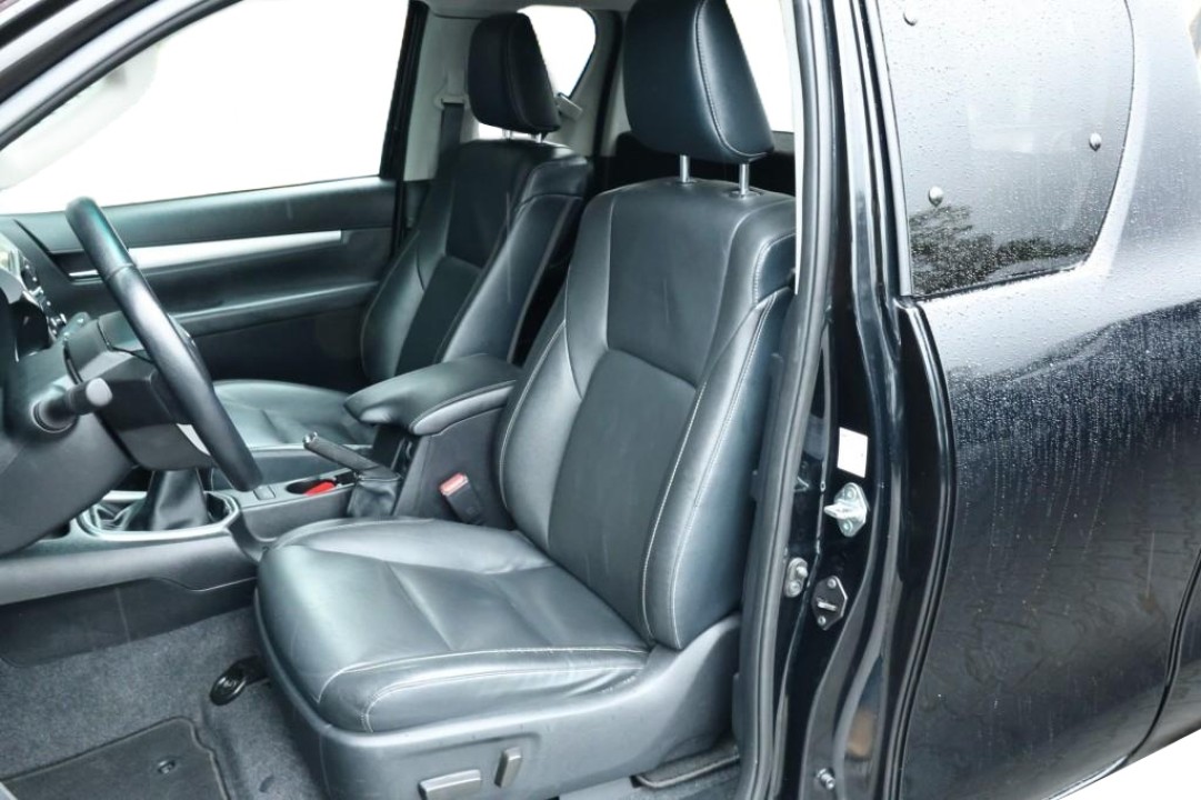 Toyota Hilux 2.4D - foto 6