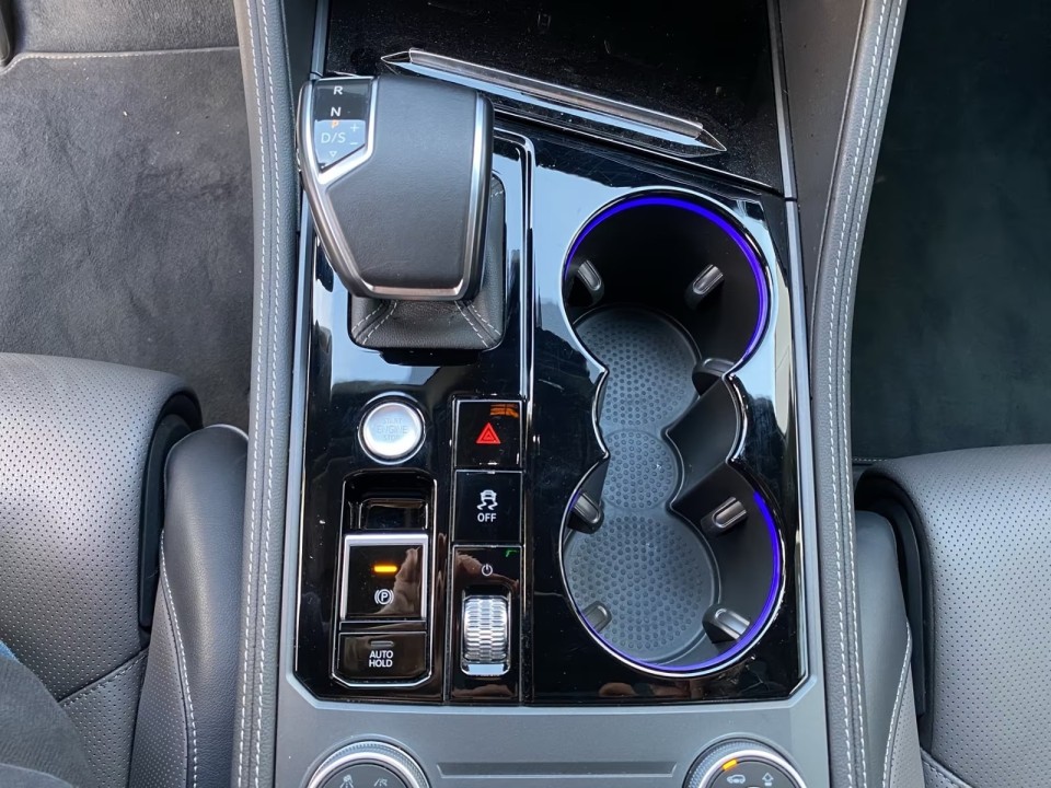 Volkswagen Touareg 4MOTION R-Line - foto 11