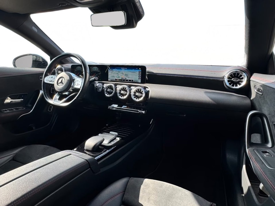 Mercedes-Benz CLA 200 AMG - foto 12