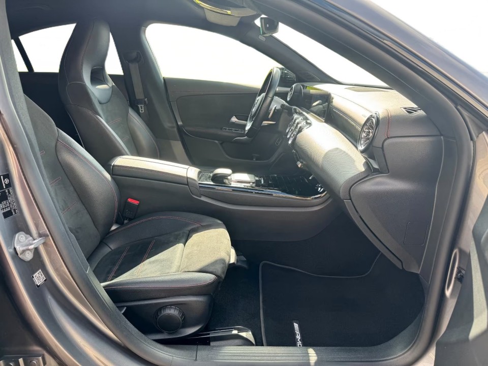 Mercedes-Benz CLA 200 AMG - foto 14