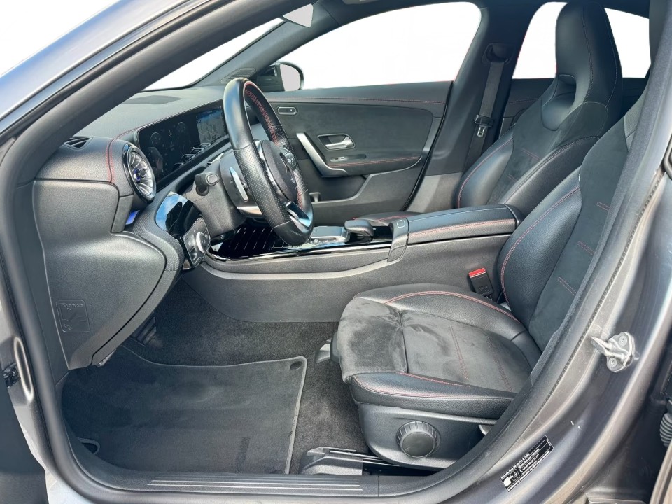 Mercedes-Benz CLA 200 AMG - foto 13